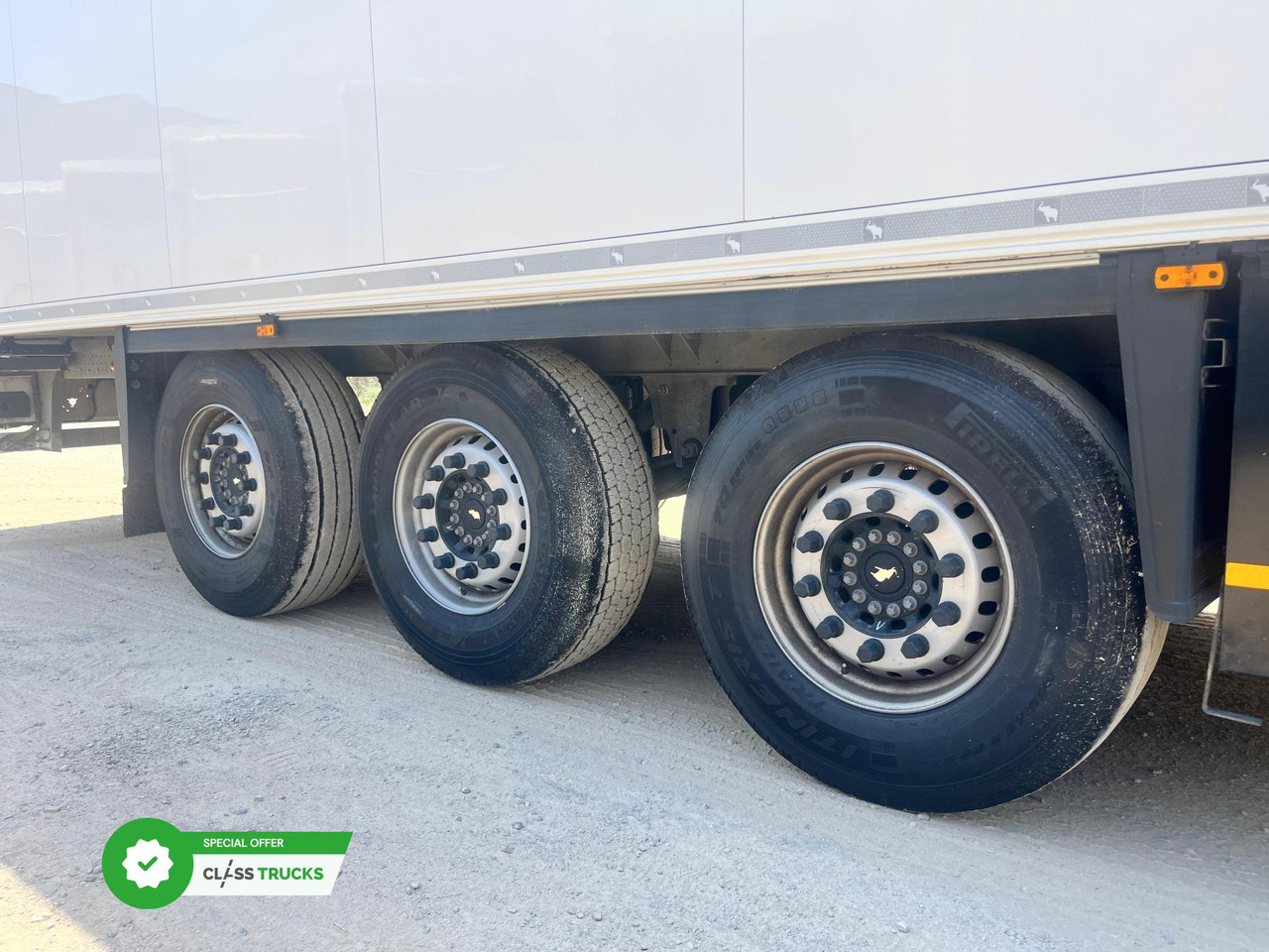 Schmitz Cargobull SKO Double Deck FP 45 Carrier Vector 1550 h2.7m - Semirremolque frigorífico: foto 4 Schmitz Cargobull SKO Double Deck FP 45 Carrier Vector 1550 h2.7m - Semirremolque frigorífico: foto 4