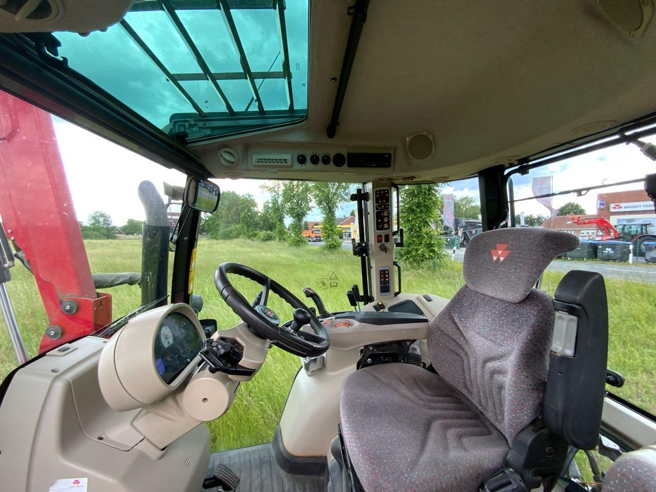 Massey Ferguson MF 5613 Dyna6 Efficient - Tractor: foto 4 Massey Ferguson MF 5613 Dyna6 Efficient - Tractor: foto 4