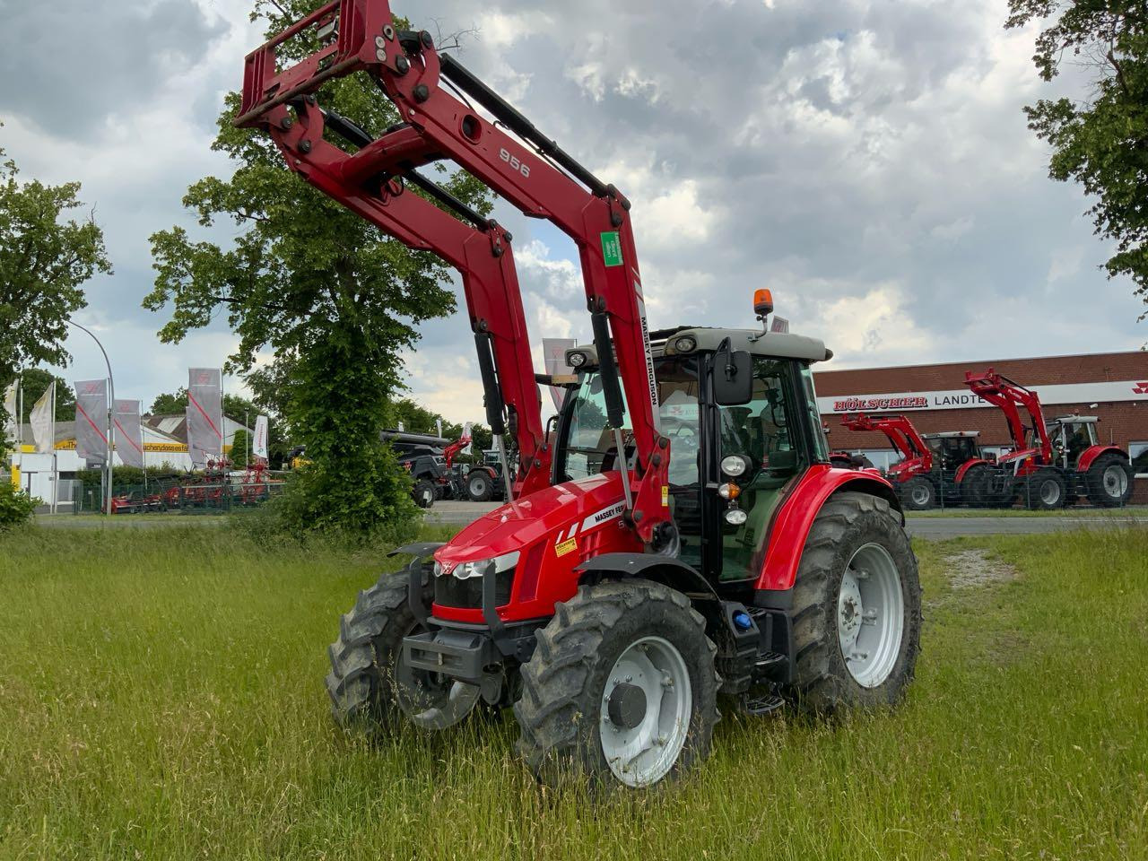 Massey Ferguson MF 5613 Dyna6 Efficient - Tractor: foto 1 Massey Ferguson MF 5613 Dyna6 Efficient - Tractor: foto 1