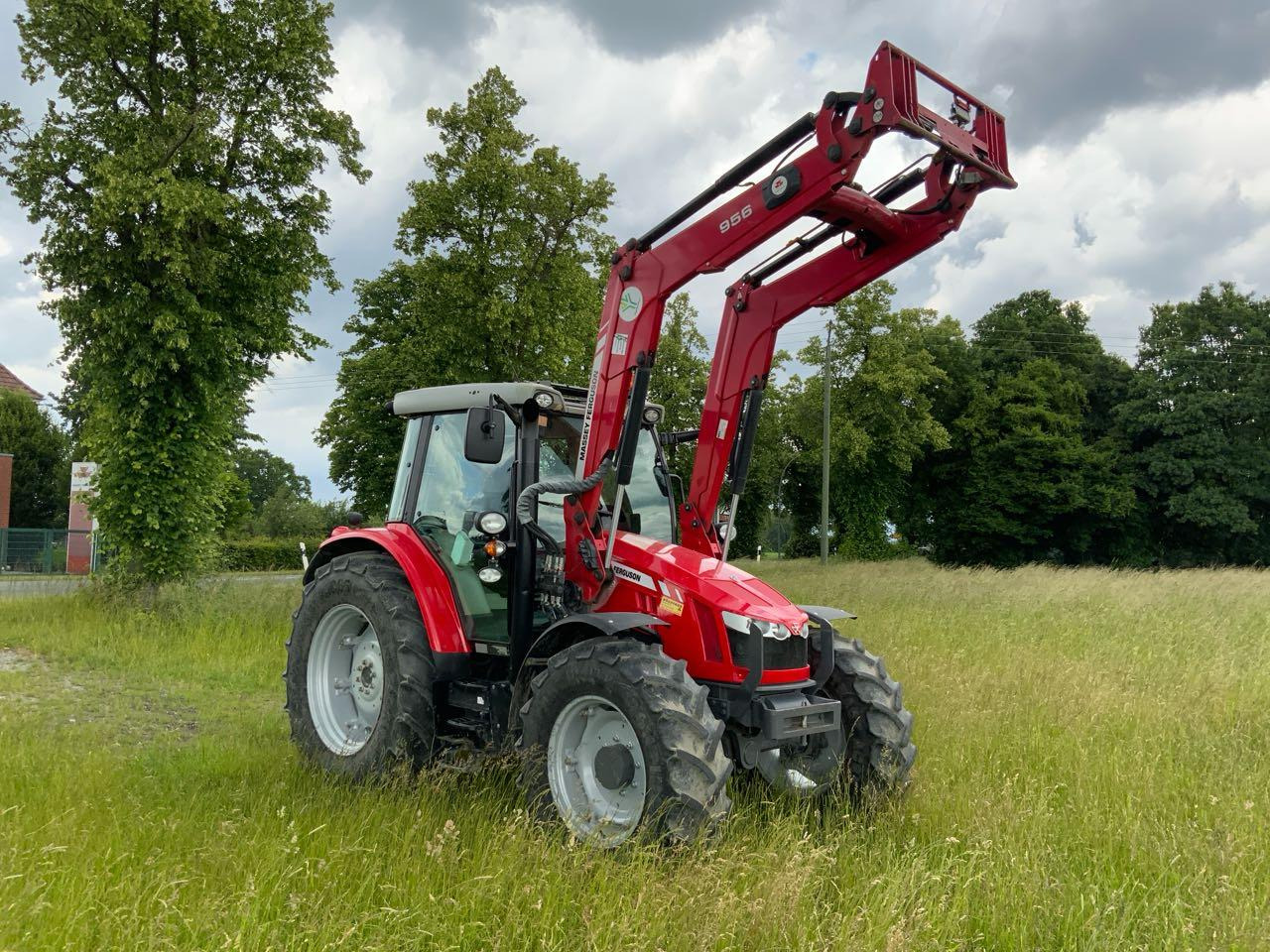Massey Ferguson MF 5613 Dyna6 Efficient - Tractor: foto 2 Massey Ferguson MF 5613 Dyna6 Efficient - Tractor: foto 2