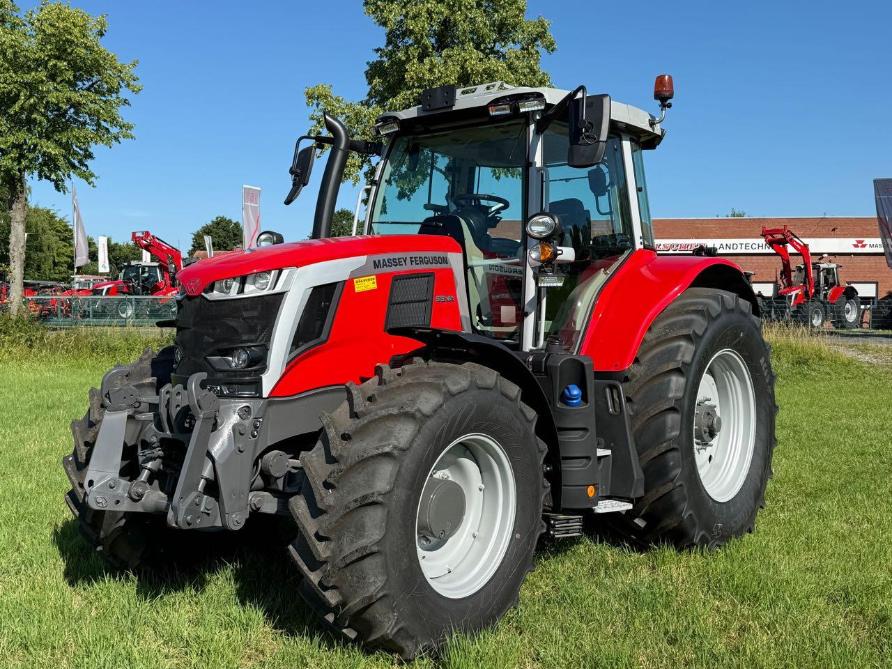 Massey Ferguson MF 6S.165 DYNA-VT - Tractor: foto 1 Massey Ferguson MF 6S.165 DYNA-VT - Tractor: foto 1