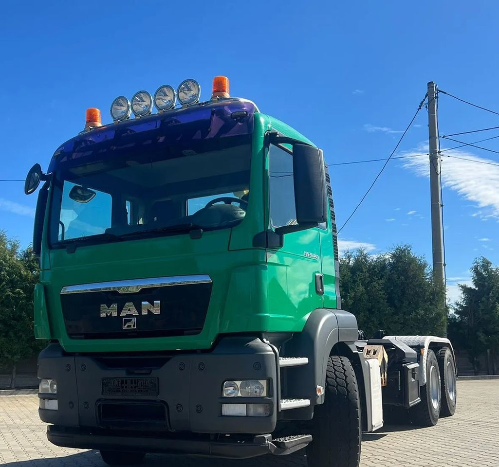 MAN TGS 26.440 | Hakowiec Meiller-Kipper | 6x4 - dwie osie napędowe | 440 KM | przód resor, tył pneumatyczne |Belka ostrzegawcza (koguty) - Camión multibasculante: foto 1 MAN TGS 26.440 | Hakowiec Meiller-Kipper | 6x4 - dwie osie napędowe | 440 KM | przód resor, tył pneumatyczne |Belka ostrzegawcza (koguty) - Camión multibasculante: foto 1