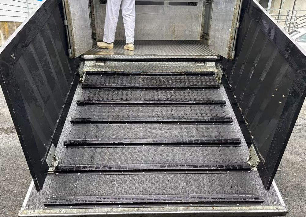 Camión transporte de ganado Scania P280 4x2 – Pojazd do przewozu zwierząt VIEHFAHRZEUG / jednopoziomowy – 171.000 km!! – Euro 5: foto 8 Camión transporte de ganado Scania P280 4x2 – Pojazd do przewozu zwierząt VIEHFAHRZEUG / jednopoziomowy – 171.000 km!! – Euro 5: foto 8