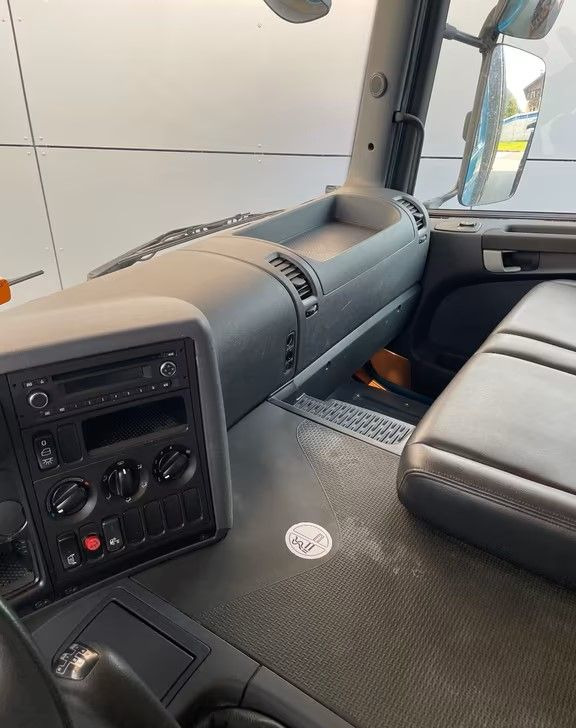 Camión transporte de ganado Scania P280 4x2 – Pojazd do przewozu zwierząt VIEHFAHRZEUG / jednopoziomowy – 171.000 km!! – Euro 5: foto 14 Camión transporte de ganado Scania P280 4x2 – Pojazd do przewozu zwierząt VIEHFAHRZEUG / jednopoziomowy – 171.000 km!! – Euro 5: foto 14