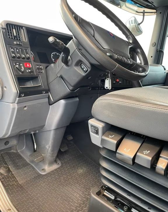 Camión transporte de ganado Scania P280 4x2 – Pojazd do przewozu zwierząt VIEHFAHRZEUG / jednopoziomowy – 171.000 km!! – Euro 5: foto 12 Camión transporte de ganado Scania P280 4x2 – Pojazd do przewozu zwierząt VIEHFAHRZEUG / jednopoziomowy – 171.000 km!! – Euro 5: foto 12