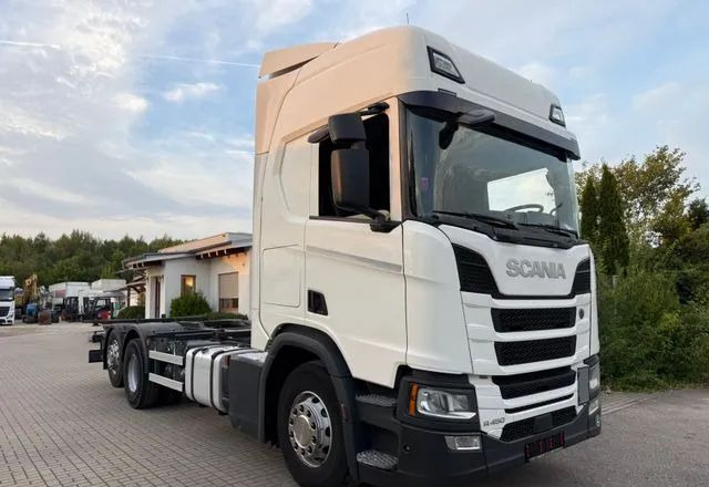 Scania R450 BDF • 6x2 • Euro 6d • Skrętna tylna oś • Retarder • Pod zabudowę • - Camión chasis: foto 2 Scania R450 BDF • 6x2 • Euro 6d • Skrętna tylna oś • Retarder • Pod zabudowę • - Camión chasis: foto 2