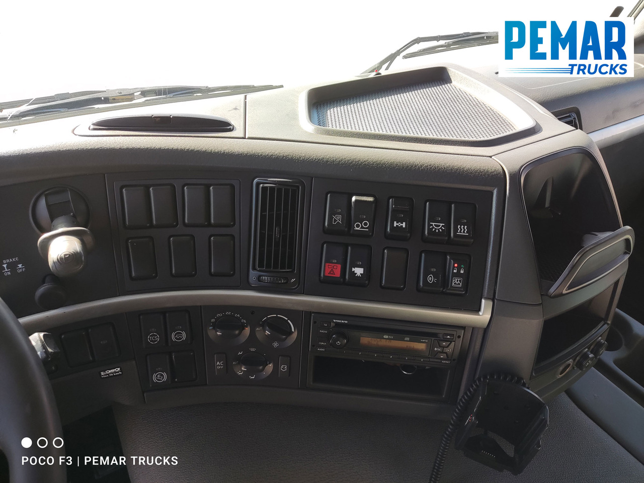 Camión portavehículos, Camión grúa VOLVO FM 410 6X2 GRUA PORTAMAQUINARIA: foto 22