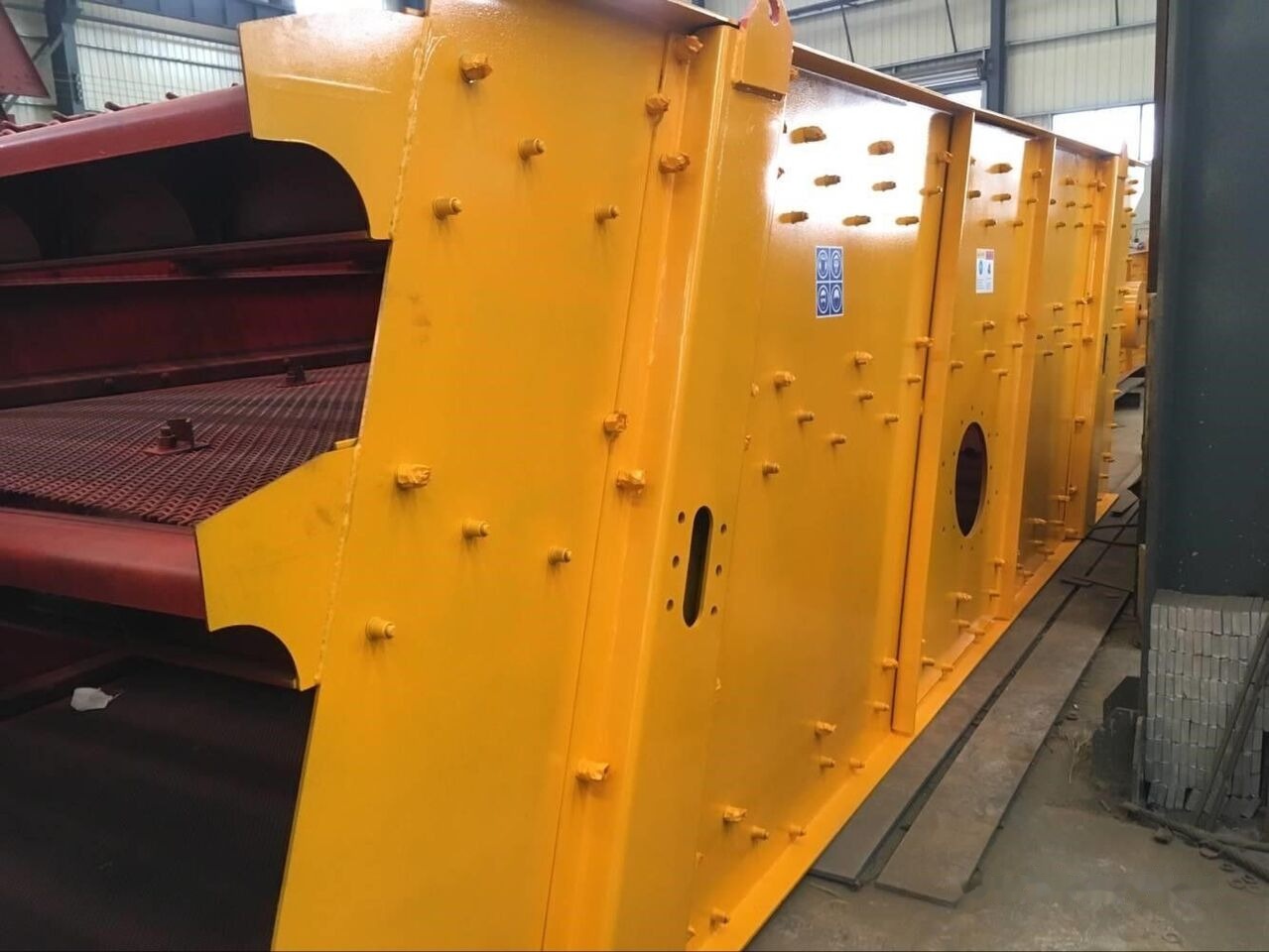 Kinglink 3YK2160 Aggregates and Stone Vibrating Screen | 300TPH - Cribadora: foto 3 Kinglink 3YK2160 Aggregates and Stone Vibrating Screen | 300TPH - Cribadora: foto 3