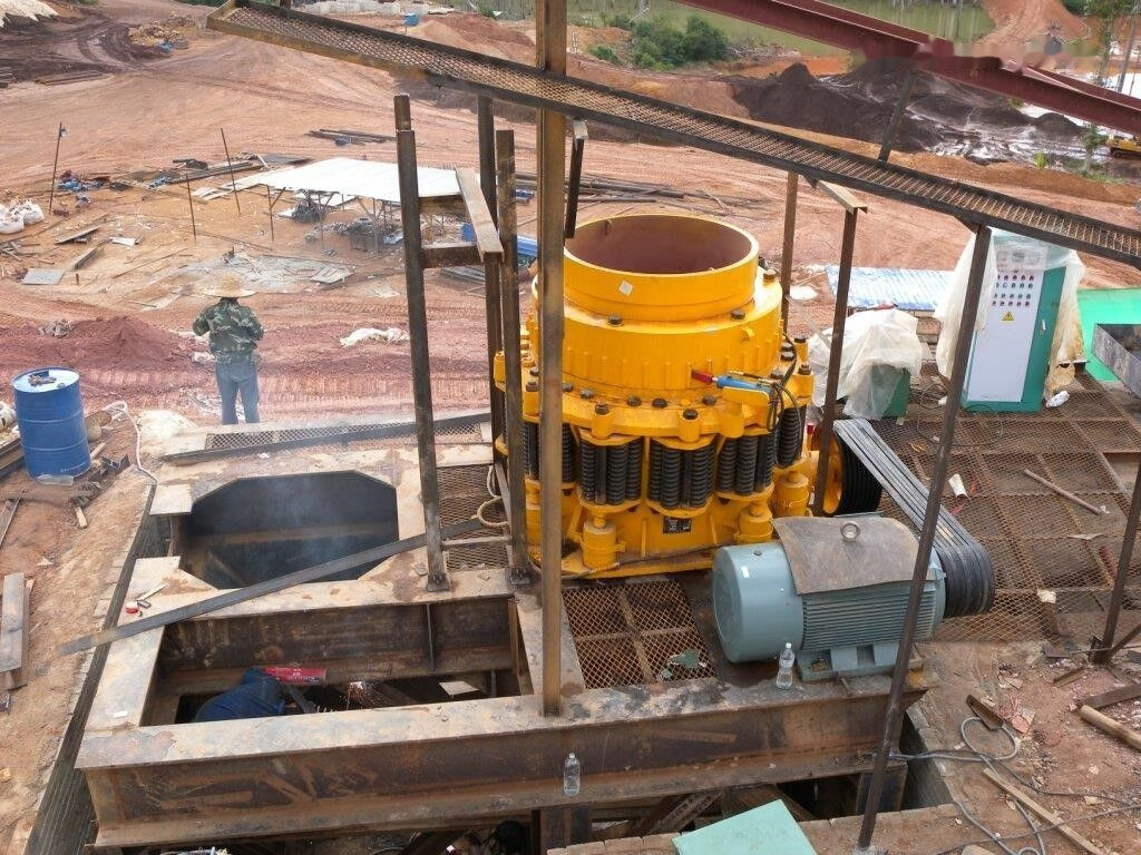 Kinglink Hematite Iron Ore Cone Crusher KLC1300 - Trituradora de cono: foto 1 Kinglink Hematite Iron Ore Cone Crusher KLC1300 - Trituradora de cono: foto 1