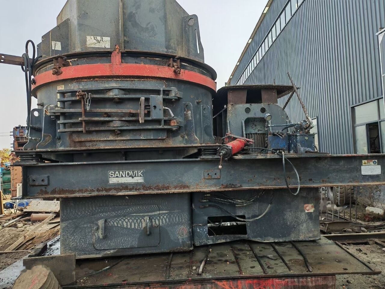 Sandvik CV117 VSI Crusher - Trituradora de impacto: foto 1 Sandvik CV117 VSI Crusher - Trituradora de impacto: foto 1