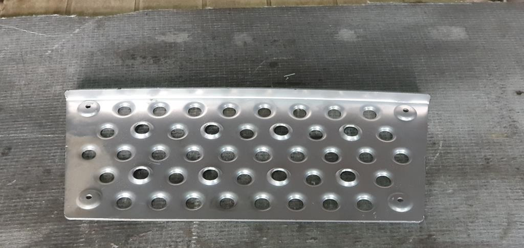 ALUMINUM STEP FOR ATEGO - Peldaño para Camión: foto 3 ALUMINUM STEP FOR ATEGO - Peldaño para Camión: foto 3