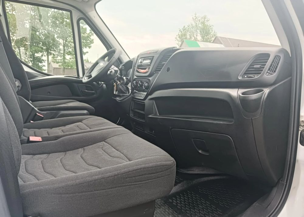 Iveco 35C13, 35C12, 35C14, 35C15 - Furgoneta basculante: foto 4 Iveco 35C13, 35C12, 35C14, 35C15 - Furgoneta basculante: foto 4