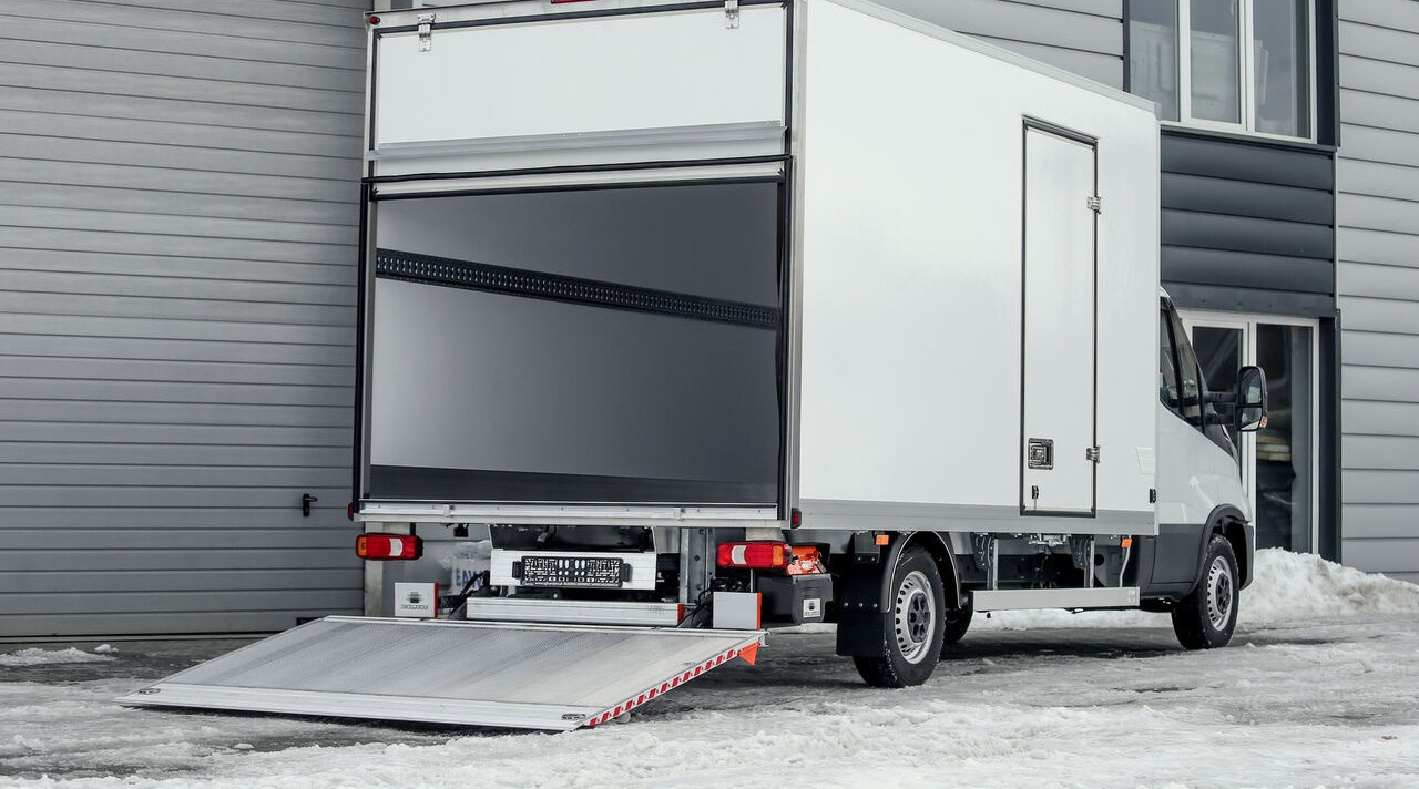 IVECO Iveco Daily IVECO 35S18HA8 r.o.4100 - Furgoneta caja cerrada: foto 4 IVECO Iveco Daily IVECO 35S18HA8 r.o.4100 - Furgoneta caja cerrada: foto 4