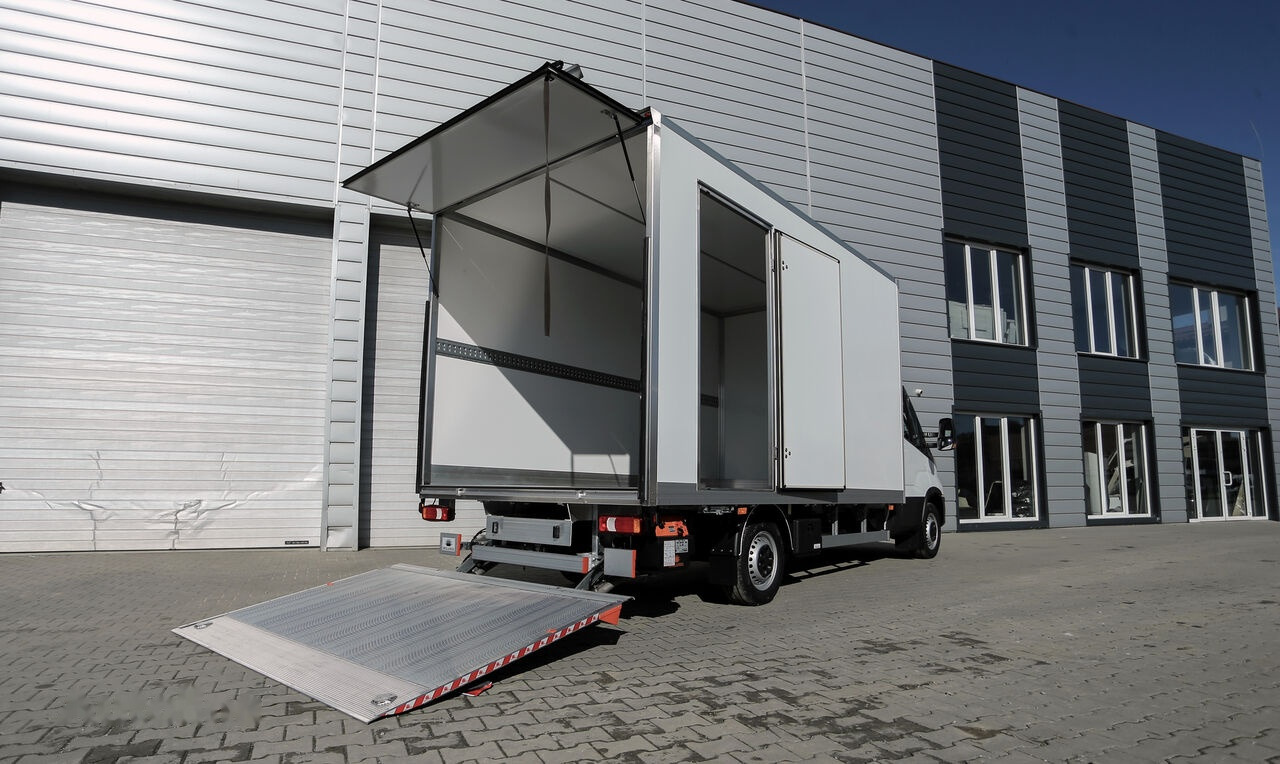 IVECO Iveco Daily IVECO 35S18HA8 r.o.4100 - Furgoneta caja cerrada: foto 2 IVECO Iveco Daily IVECO 35S18HA8 r.o.4100 - Furgoneta caja cerrada: foto 2