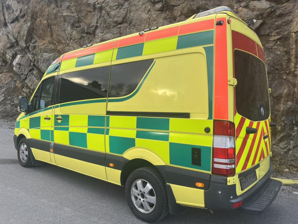 Mercedes-Benz Sprinter 319 - AMBULANCE - RESERVERAD !! - Ambulancia: foto 3 Mercedes-Benz Sprinter 319 - AMBULANCE - RESERVERAD !! - Ambulancia: foto 3