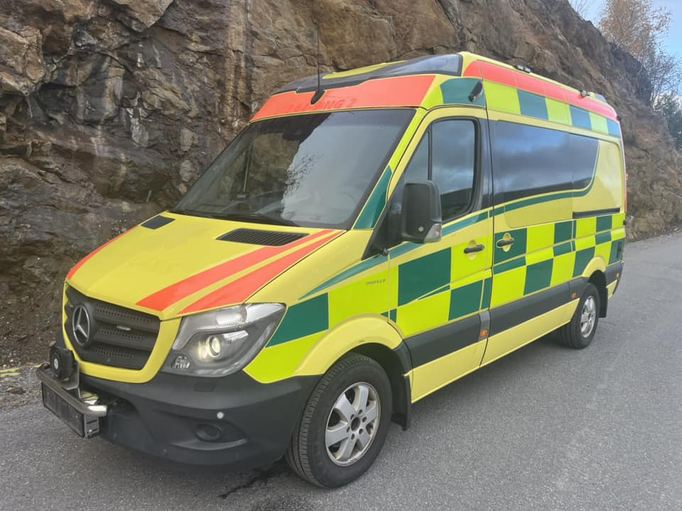 Mercedes-Benz Sprinter 319 - AMBULANCE - RESERVERAD !! - Ambulancia: foto 2 Mercedes-Benz Sprinter 319 - AMBULANCE - RESERVERAD !! - Ambulancia: foto 2