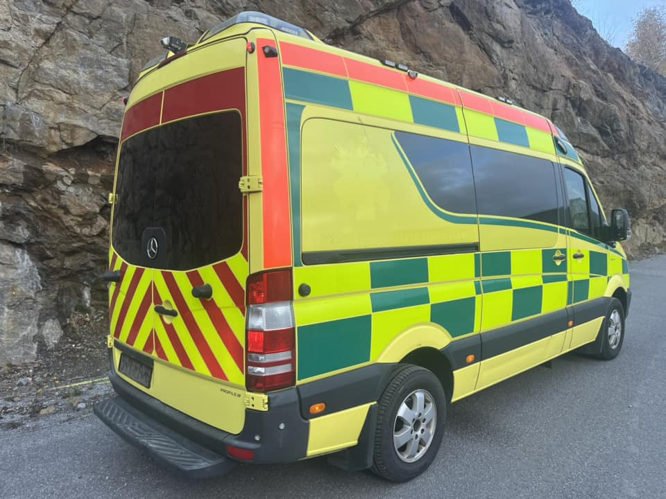 Mercedes-Benz Sprinter 319 - AMBULANCE - RESERVERAD !! - Ambulancia: foto 4 Mercedes-Benz Sprinter 319 - AMBULANCE - RESERVERAD !! - Ambulancia: foto 4