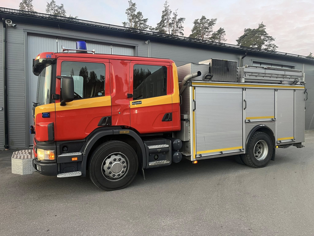 SCANIA P94GB 4x2 NZ310 - Fire engine - Camión de bomberos: foto 1 SCANIA P94GB 4x2 NZ310 - Fire engine - Camión de bomberos: foto 1