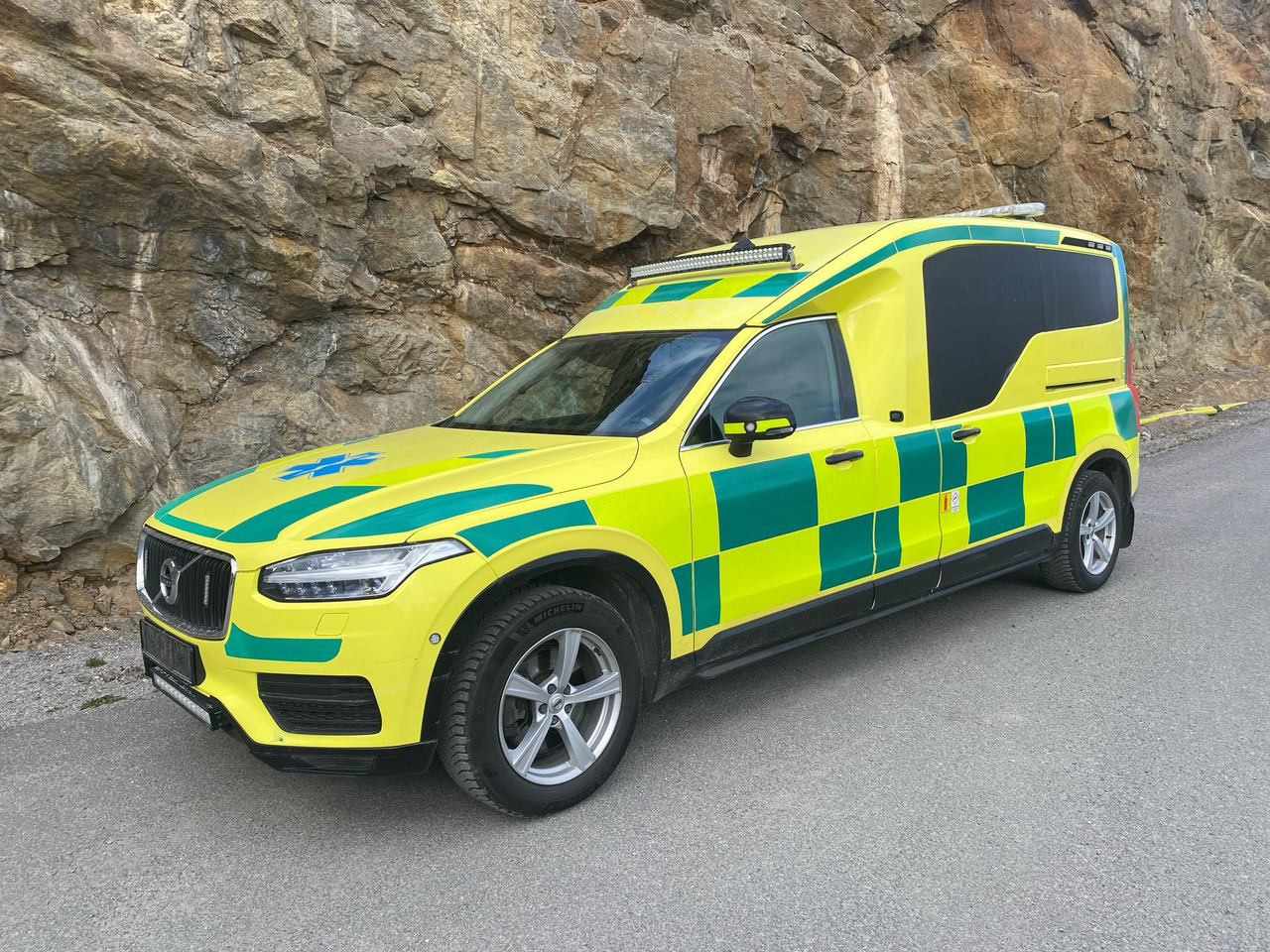 Volvo Nilsson XC90 D5 AWD - Ambulance / Krankenwagen / Швидка допомога - Ambulancia: foto 2 Volvo Nilsson XC90 D5 AWD - Ambulance / Krankenwagen / Швидка допомога - Ambulancia: foto 2
