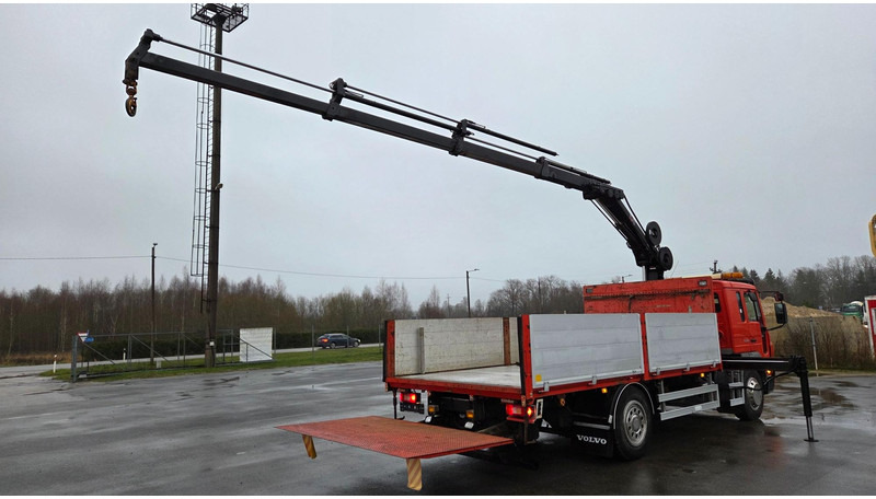 Volvo FL220 4X2 HIAB 077 - Camión caja abierta, Camión grúa: foto 3 Volvo FL220 4X2 HIAB 077 - Camión caja abierta, Camión grúa: foto 3