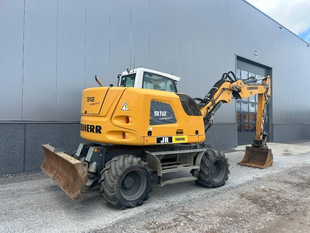 Liebherr A 912 Compact (2 Buckets) - Excavadora de ruedas: foto 5 Liebherr A 912 Compact (2 Buckets) - Excavadora de ruedas: foto 5