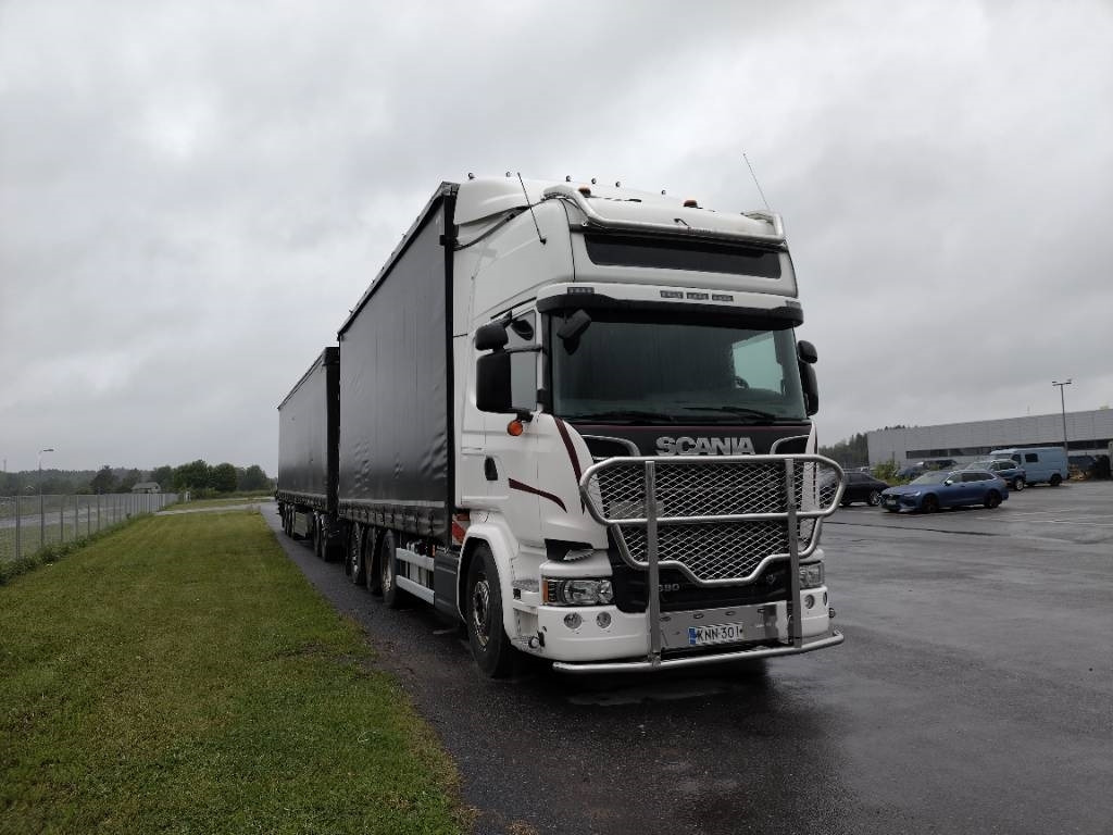 Scania R580 8x4 kapellilava+Dolly+kärry 76tn juna - Camión lona: foto 1 Scania R580 8x4 kapellilava+Dolly+kärry 76tn juna - Camión lona: foto 1