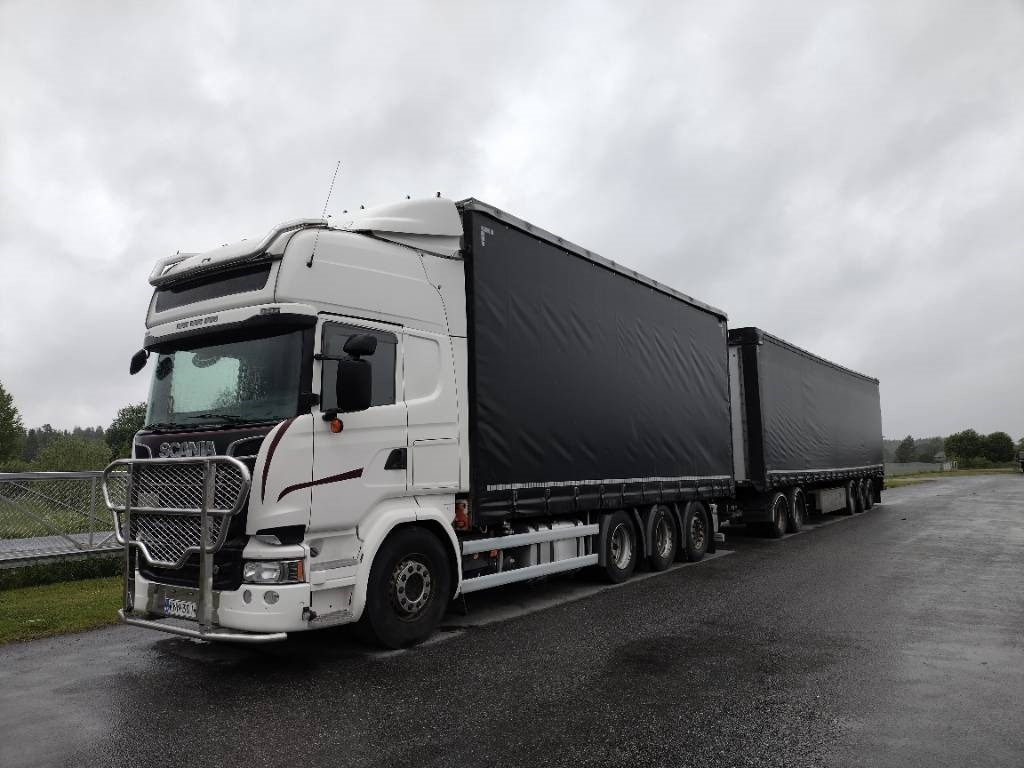 Scania R580 8x4 kapellilava+Dolly+kärry 76tn juna - Camión lona: foto 4 Scania R580 8x4 kapellilava+Dolly+kärry 76tn juna - Camión lona: foto 4