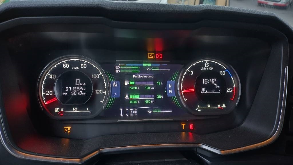 Scania XT650 8x4 puuvarustus,rautajouset - Camión forestal: foto 5 Scania XT650 8x4 puuvarustus,rautajouset - Camión forestal: foto 5