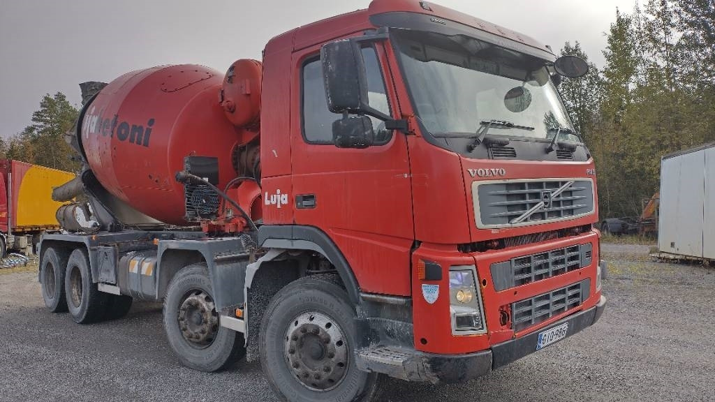 Volvo FM9 8x4 full steel,manual, mixer - Camión cisterna: foto 2 Volvo FM9 8x4 full steel,manual, mixer - Camión cisterna: foto 2