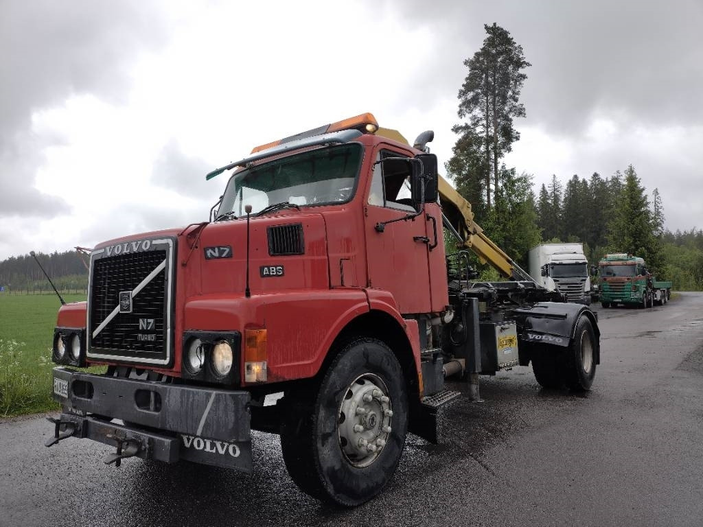 Volvo N7 Tico nosturi ja vl-laite,280tkm!! - Camión portacontenedor de cadenas: foto 1 Volvo N7 Tico nosturi ja vl-laite,280tkm!! - Camión portacontenedor de cadenas: foto 1