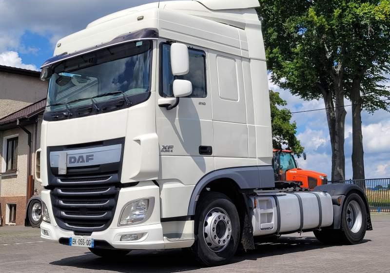 DAF XF510 SPACE CAB / SPROWADZONY / MANUAL / RETARDER - Cabeza tractora: foto 1 DAF XF510 SPACE CAB / SPROWADZONY / MANUAL / RETARDER - Cabeza tractora: foto 1