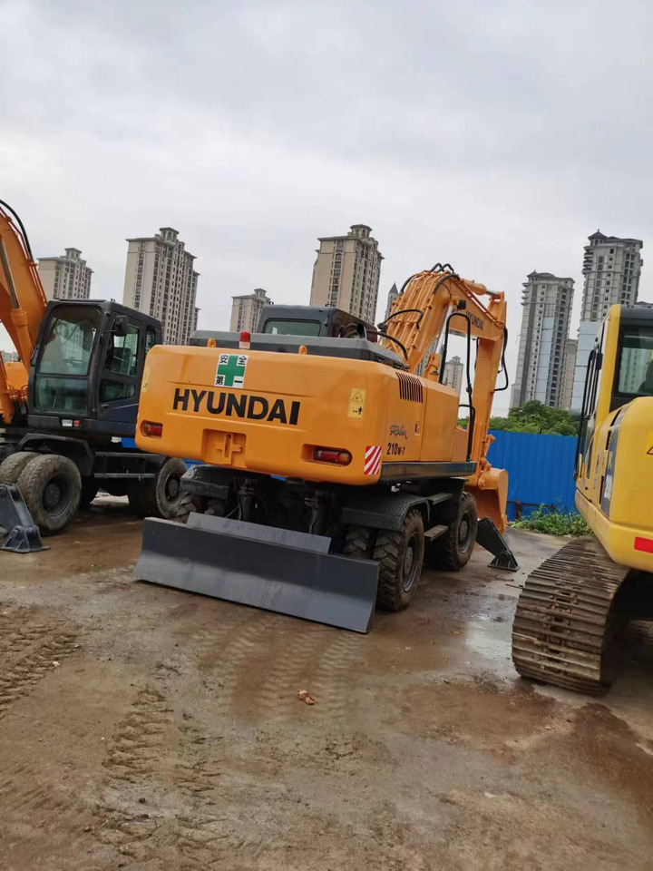 HYUNDAI 210W-7 - Excavadora de ruedas: foto 4 HYUNDAI 210W-7 - Excavadora de ruedas: foto 4