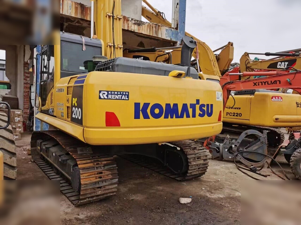 KOMATSU PC200 - Excavadora de cadenas: foto 1 KOMATSU PC200 - Excavadora de cadenas: foto 1