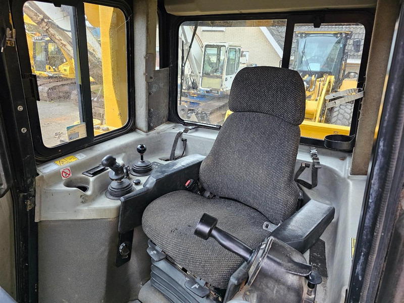 Bulldozer Caterpillar D6T: foto 18 Bulldozer Caterpillar D6T: foto 18