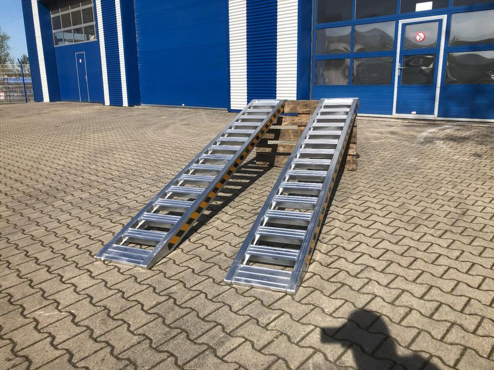 Alurampen Satz 2,5m 2000KG Minibagger Minilader Quad Auffahrrampe *INKL.19% MWST* - Rampa de carga: foto 2 Alurampen Satz 2,5m 2000KG Minibagger Minilader Quad Auffahrrampe *INKL.19% MWST* - Rampa de carga: foto 2