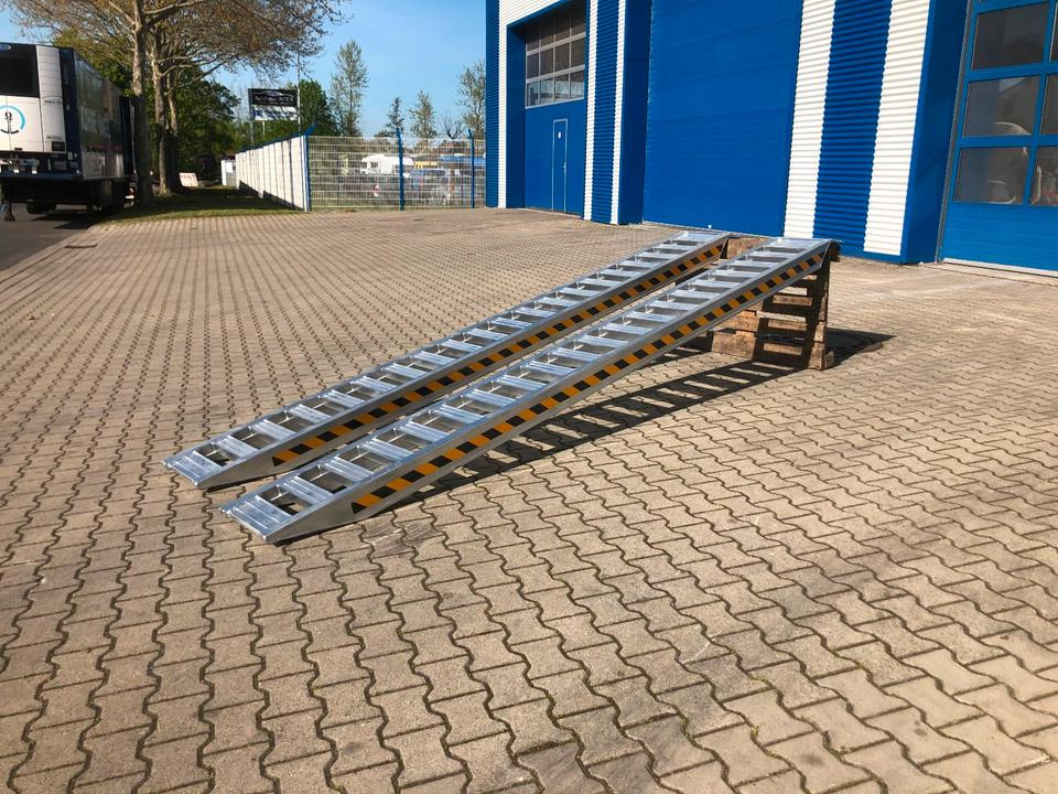 Alurampen Satz 4m 4000KG Minibagger Minilader Quad Auffahrrampe *INKL.19% MWST* - Rampa de carga: foto 1 Alurampen Satz 4m 4000KG Minibagger Minilader Quad Auffahrrampe *INKL.19% MWST* - Rampa de carga: foto 1