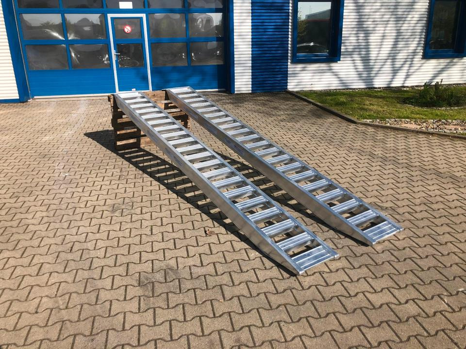 Alurampen Satz 4m 4000KG Minibagger Minilader Quad Auffahrrampe *INKL.19% MWST* - Rampa de carga: foto 4 Alurampen Satz 4m 4000KG Minibagger Minilader Quad Auffahrrampe *INKL.19% MWST* - Rampa de carga: foto 4