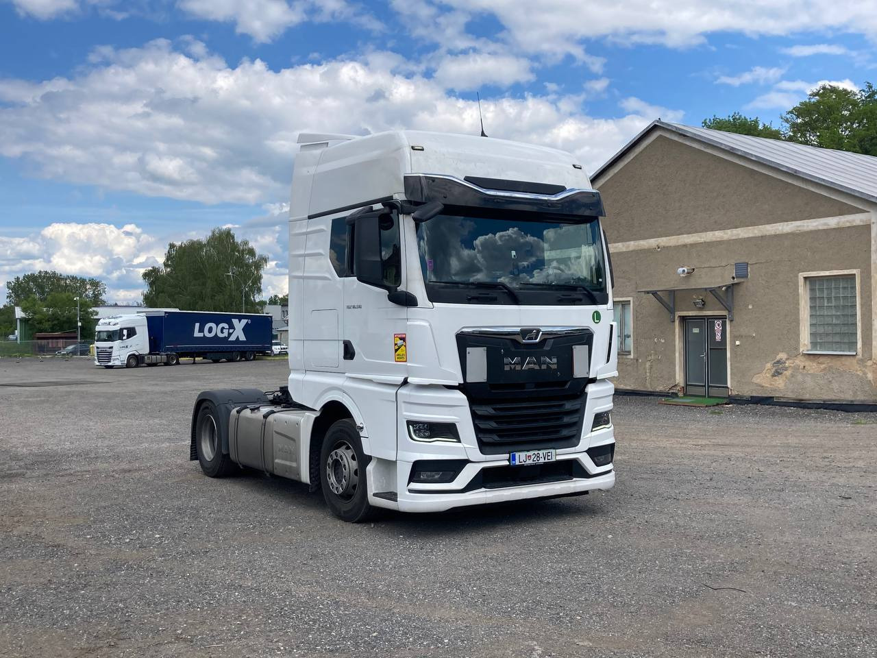 MAN TGX 18.510 XXL*RETARDER*2xTANK*STANDARD*2021 - Cabeza tractora: foto 3 MAN TGX 18.510 XXL*RETARDER*2xTANK*STANDARD*2021 - Cabeza tractora: foto 3