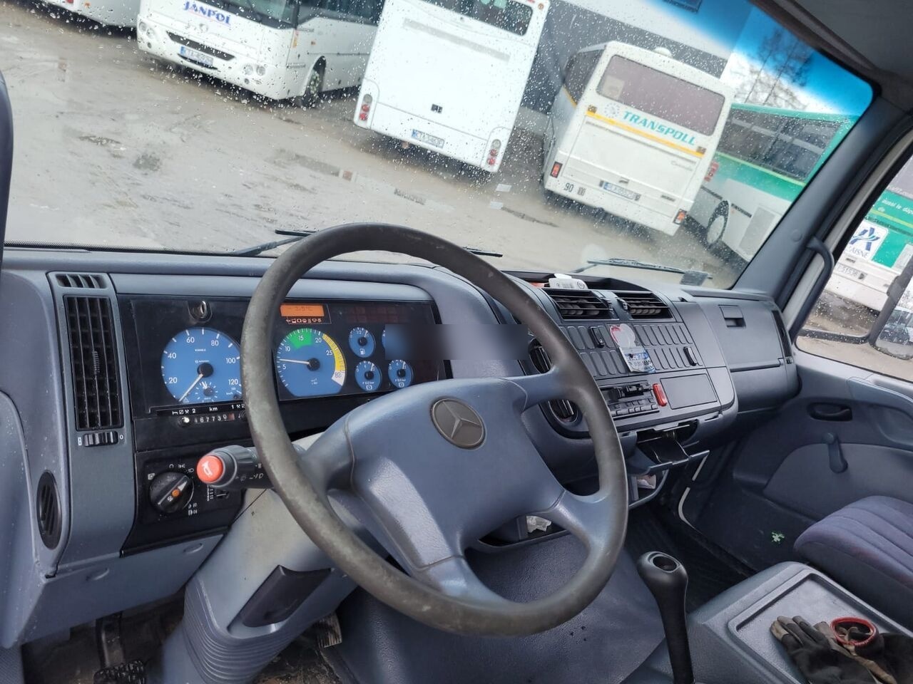 Foto del interior 2: Camión caja abierta Mercedes-Benz Atego 815