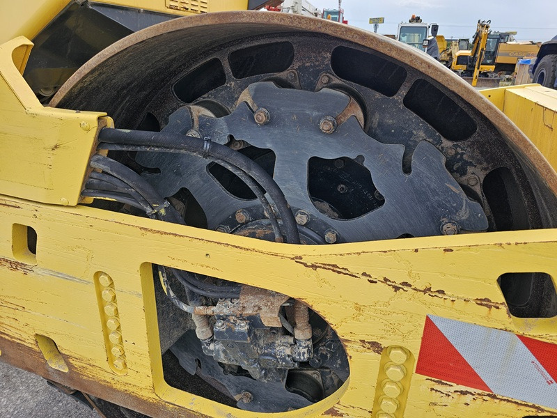 Compactador BOMAG BW213DH-4 BVC: foto 16 Compactador BOMAG BW213DH-4 BVC: foto 16