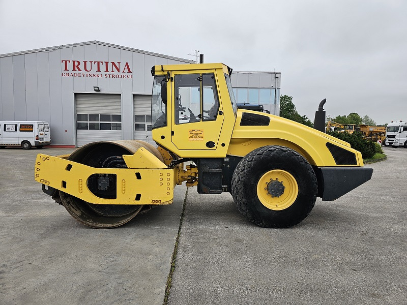 BOMAG BW213DH-4 - Compactador: foto 1 BOMAG BW213DH-4 - Compactador: foto 1