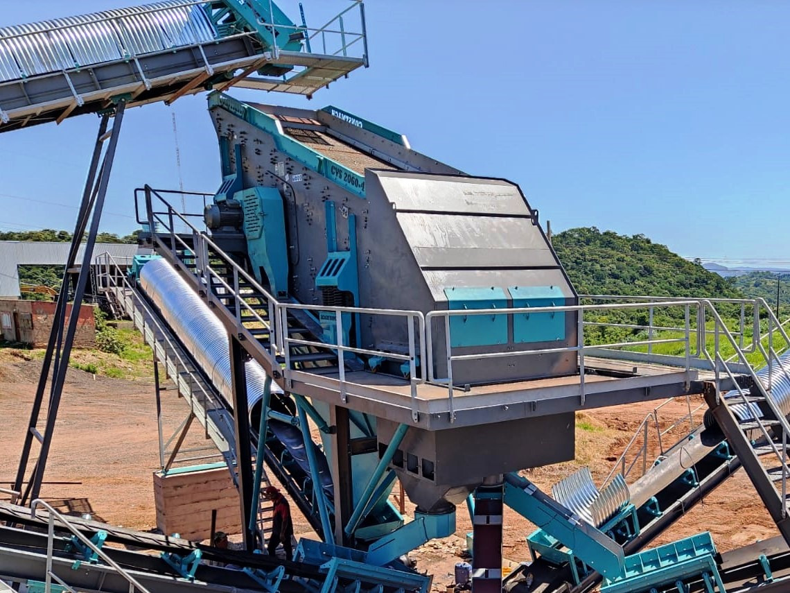 Constmach 140-180 Tph Vibrating Screen 2-3-4 Stages 1800x5000 mm - Cribadora: foto 1 Constmach 140-180 Tph Vibrating Screen 2-3-4 Stages 1800x5000 mm - Cribadora: foto 1