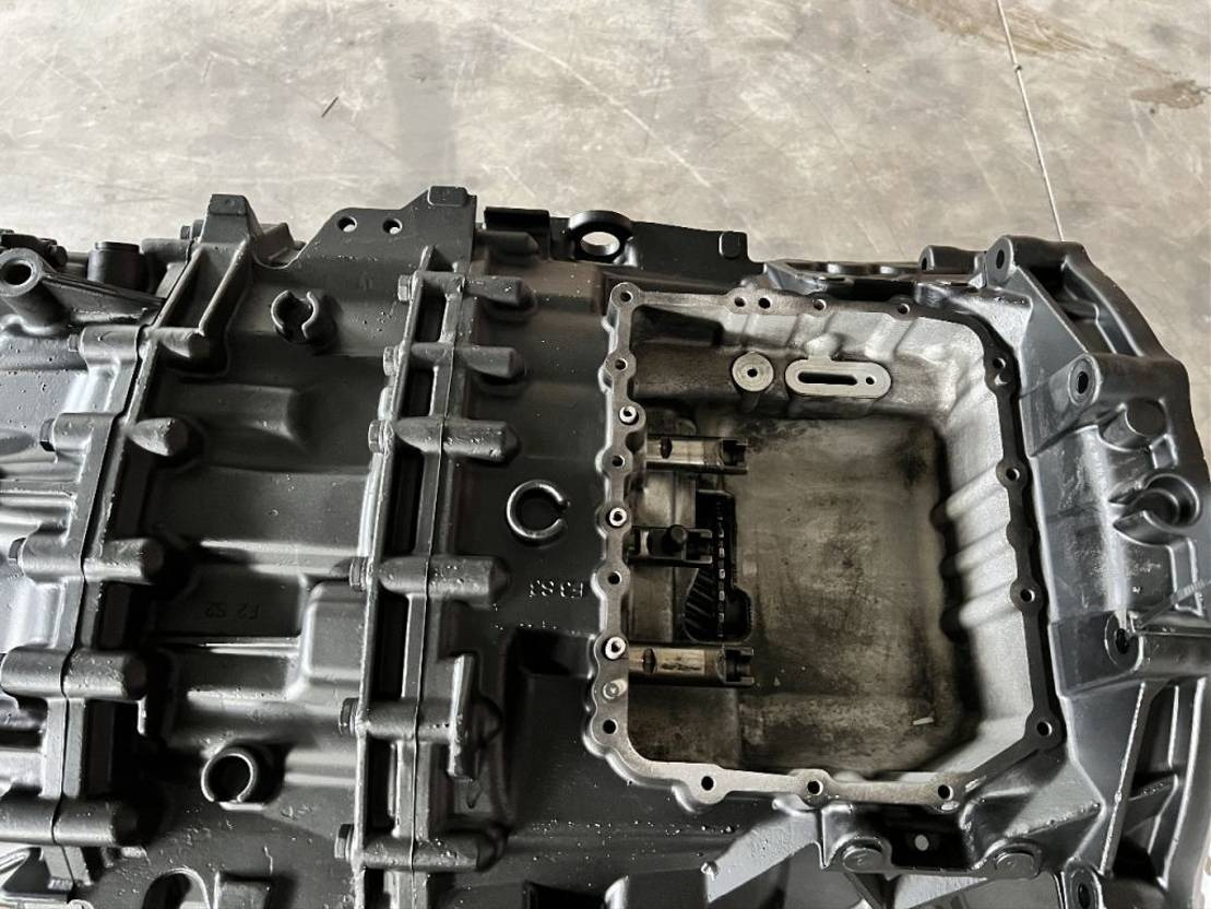 MAN TGA ZF Getriebe 12AS2331 TO - Caja de cambios para Camión: foto 2 MAN TGA ZF Getriebe 12AS2331 TO - Caja de cambios para Camión: foto 2