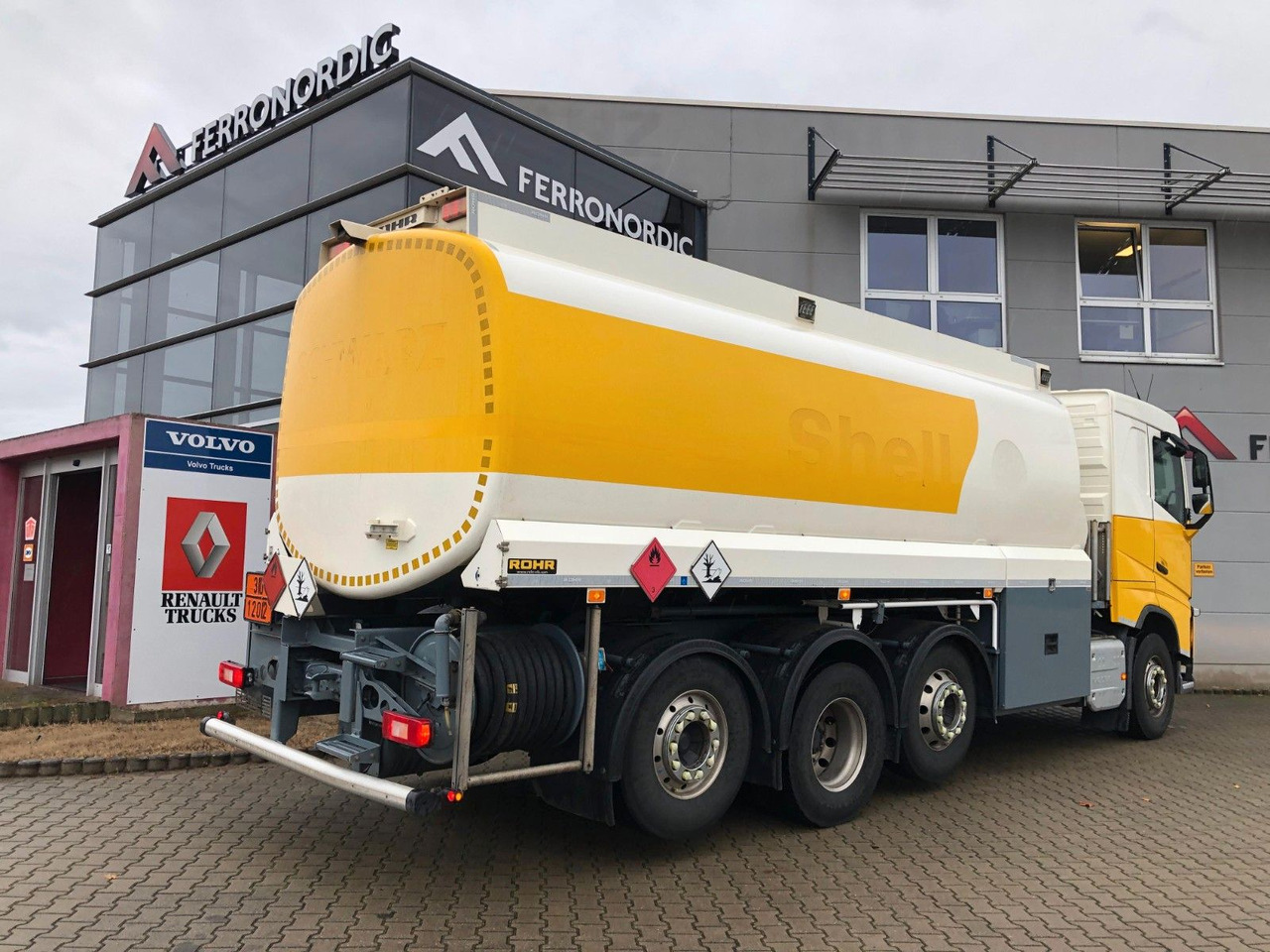 Volvo FH420 Tridem*ADR*3 Kammern 26700LT*ROHR*Sening - Camión cisterna: foto 2 Volvo FH420 Tridem*ADR*3 Kammern 26700LT*ROHR*Sening - Camión cisterna: foto 2