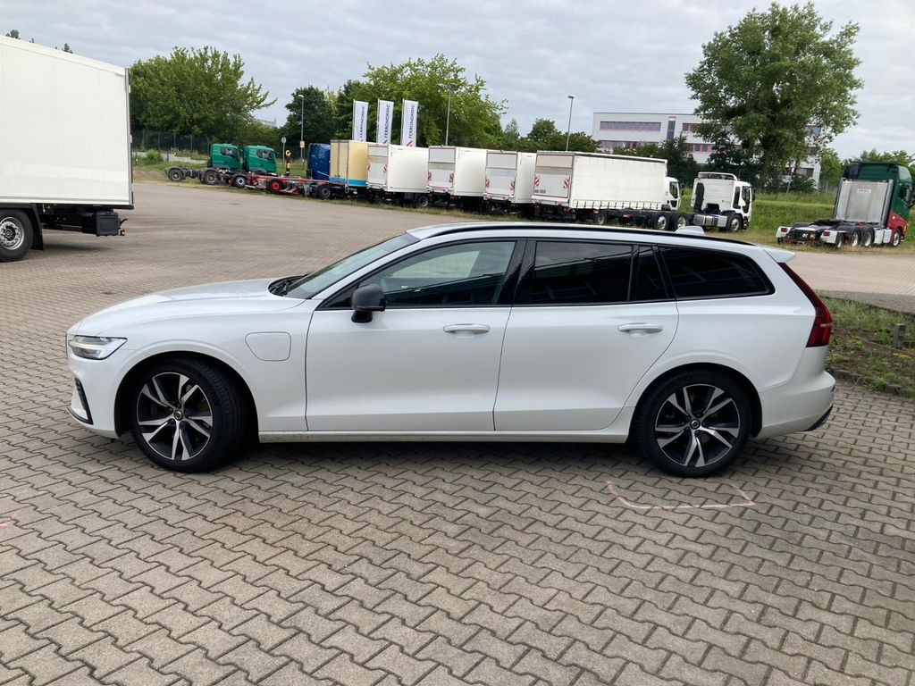 Volvo V60 T6 AWD R-Design Expression Recharge Plug-In Volvo V60 T6 AWD R-Design Expression Recharge Plug-In - Coche familiar: foto 2 Volvo V60 T6 AWD R-Design Expression Recharge Plug-In Volvo V60 T6 AWD R-Design Expression Recharge Plug-In - Coche familiar: foto 2