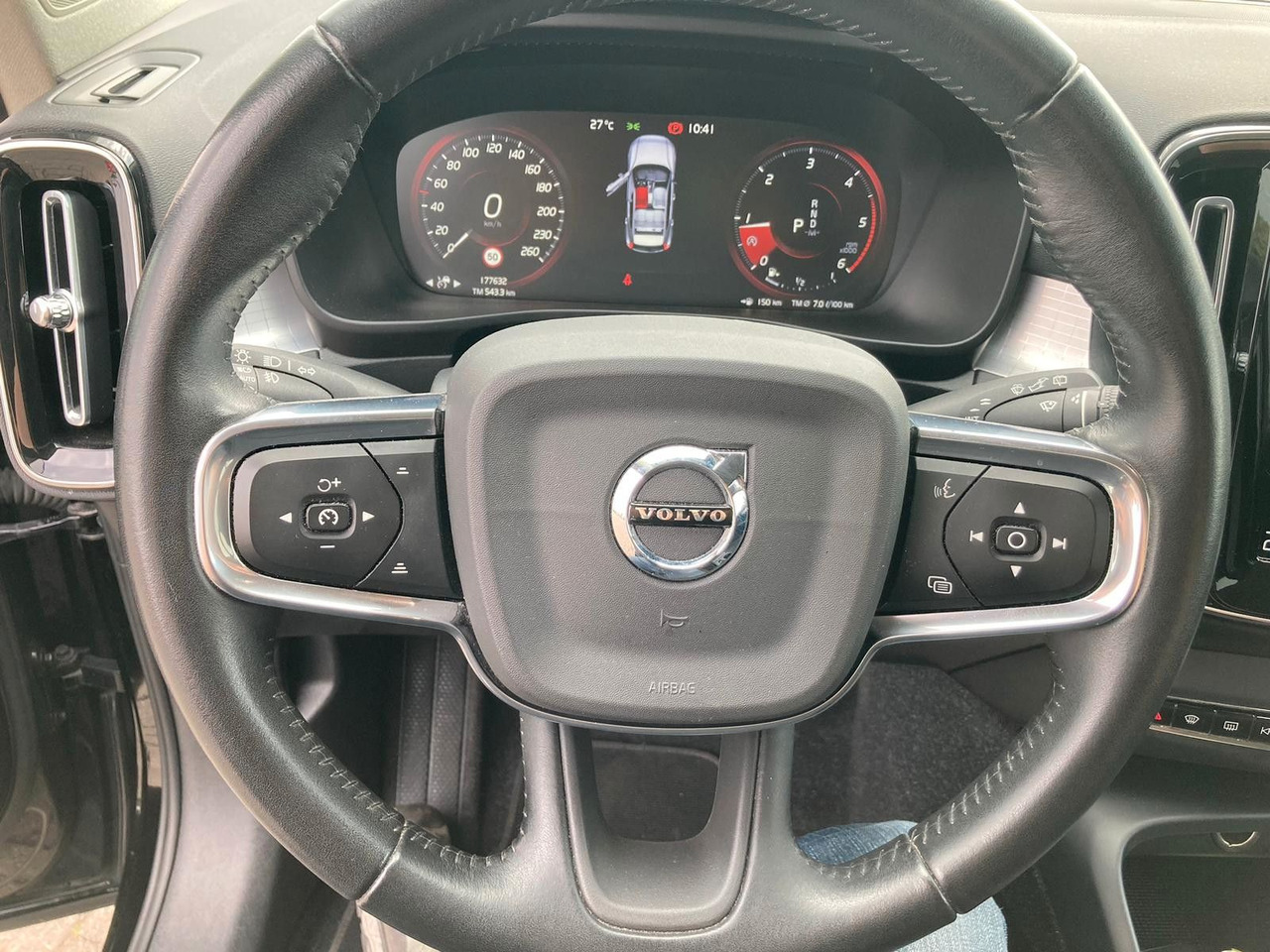Volvo XC 40 D3 Momentum Pro AWD - SUV/ Todoterreno: foto 5 Volvo XC 40 D3 Momentum Pro AWD - SUV/ Todoterreno: foto 5