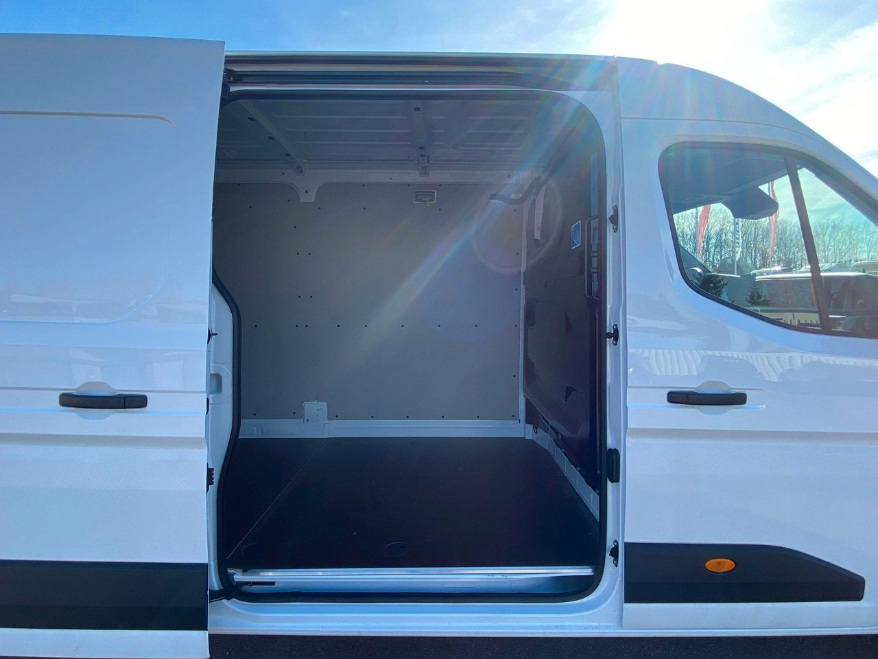 Furgón, Furgoneta eléctrica nuevo Renault Master E-Tech 145.35 L3H2: foto 8 Furgón, Furgoneta eléctrica nuevo Renault Master E-Tech 145.35 L3H2: foto 8