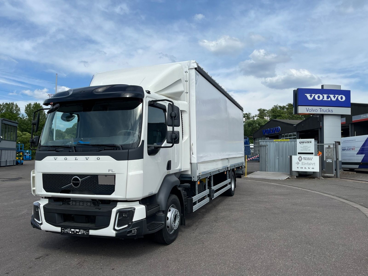 Volvo FL 14.245 Junge Schiebeplanenaufbau LBW - Camión lona: foto 1 Volvo FL 14.245 Junge Schiebeplanenaufbau LBW - Camión lona: foto 1