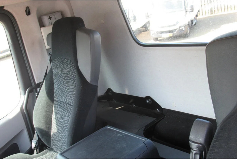 Mercedes-Benz Antos 1833 L - Cabeza tractora: foto 4 Mercedes-Benz Antos 1833 L - Cabeza tractora: foto 4