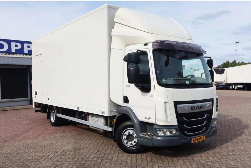 DAF LF 210 Bakwagen+ Dhollandia 1500 kg - Camión caja cerrada: foto 2 DAF LF 210 Bakwagen+ Dhollandia 1500 kg - Camión caja cerrada: foto 2